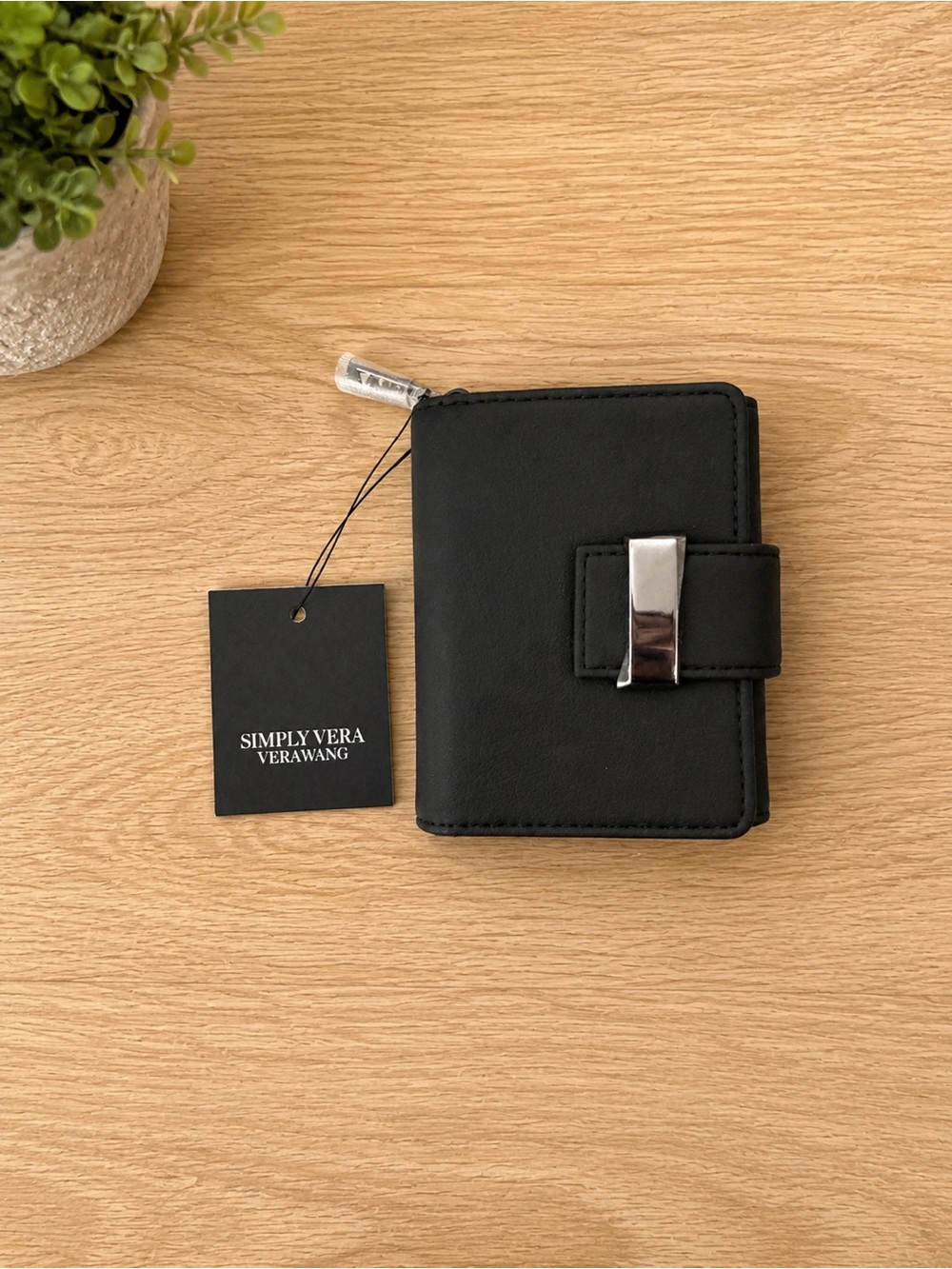 Simply Vera Vera Wang Wallet Black Card & Key Holder with Silver Clip